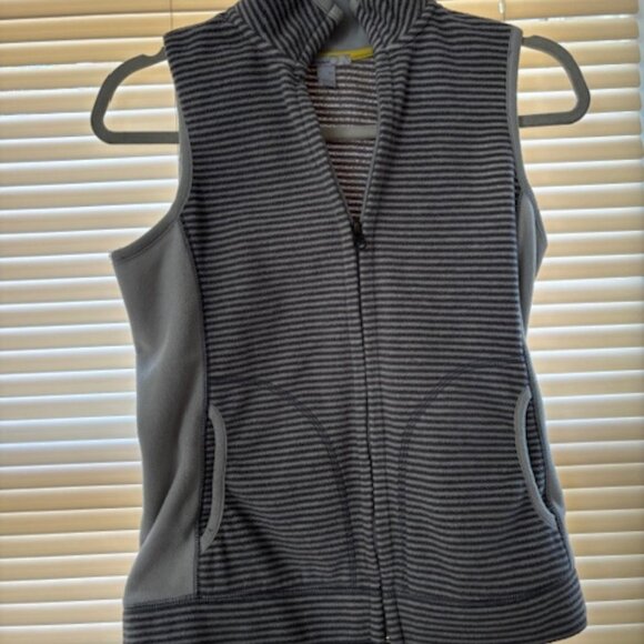 Old Navy Sweaters - WOMANS OLD NAVY ZIP UP VEST SIZE XS